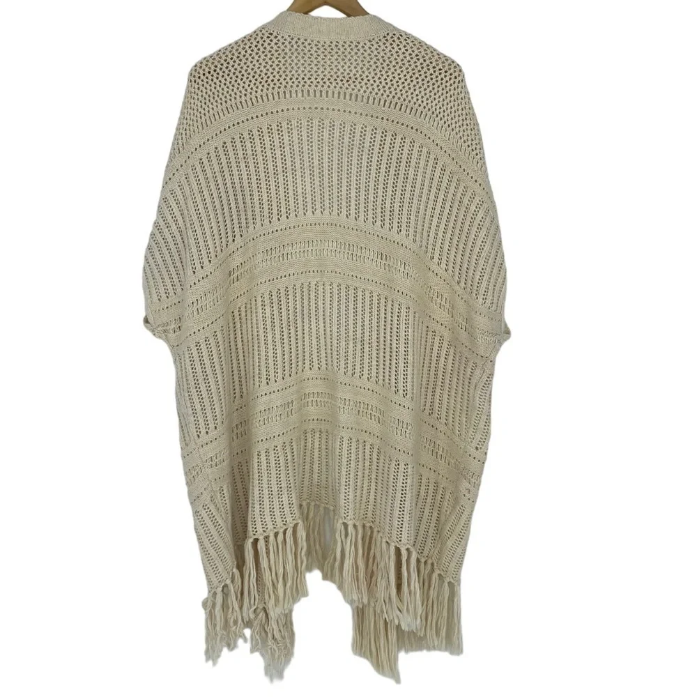 Good Hart crochet kimono with fringe bottom women's size med/Large